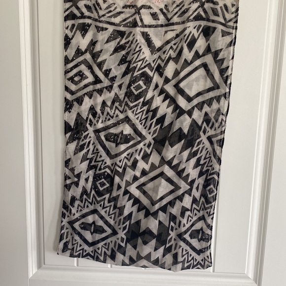 Lavello Lifestyle Infinity Scarf With Aztec Design Black/Cream/Maroon - Picture 4 of 5